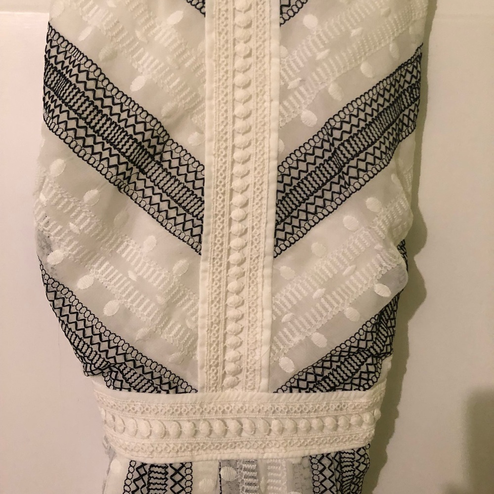 🏷️ adelyn rae white polka dot dress with black embroidery & criss cross back - Picture 10 of 13